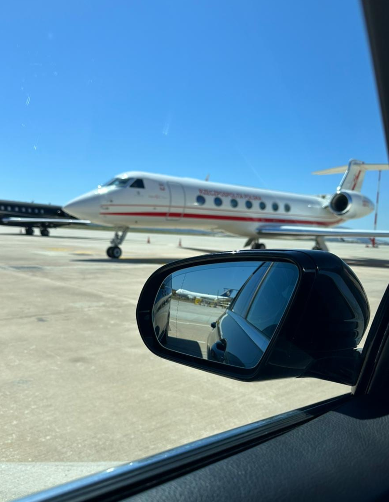 PRIVATE_AIRPLANE_JET