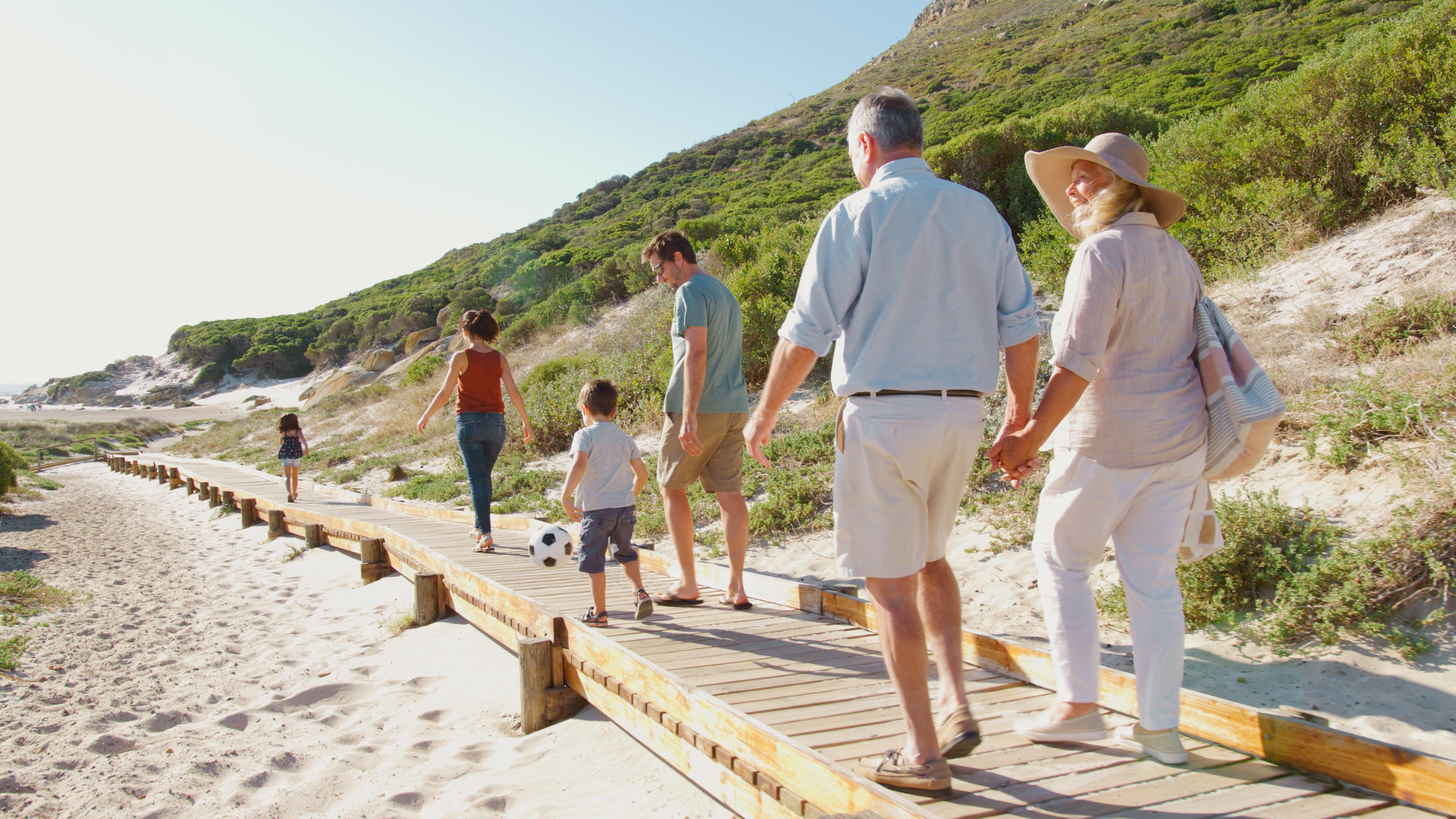 MULTIGENERATIONAL_FAMILY